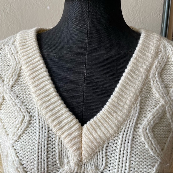 Vintage 100% acrylic 1970s chunky knit cream coloured sweater size small - Picture 5 of 14